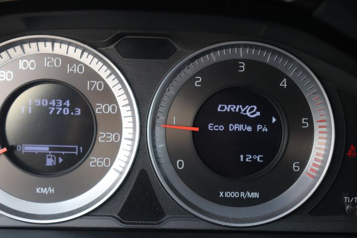 714874-25 Volvo V70 D2 1,6D DRIVe Momentum -12  D-Värm Drag