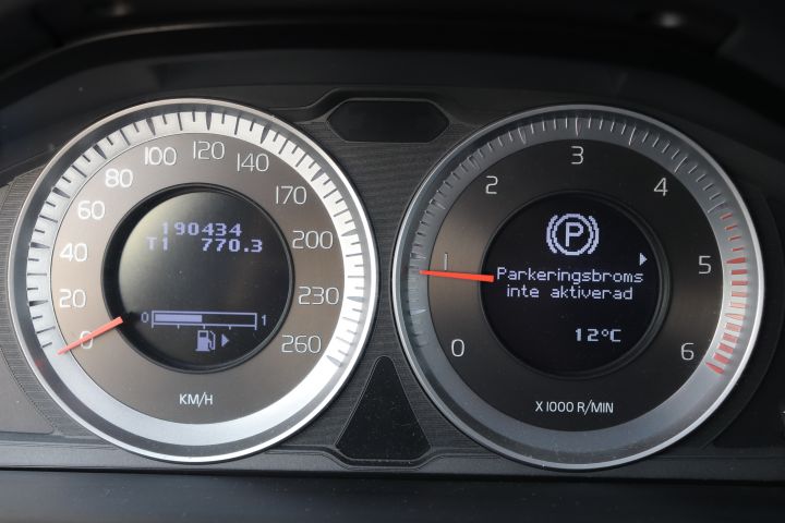 714874-26 Volvo V70 D2 1,6D DRIVe Momentum -12  D-Värm Drag