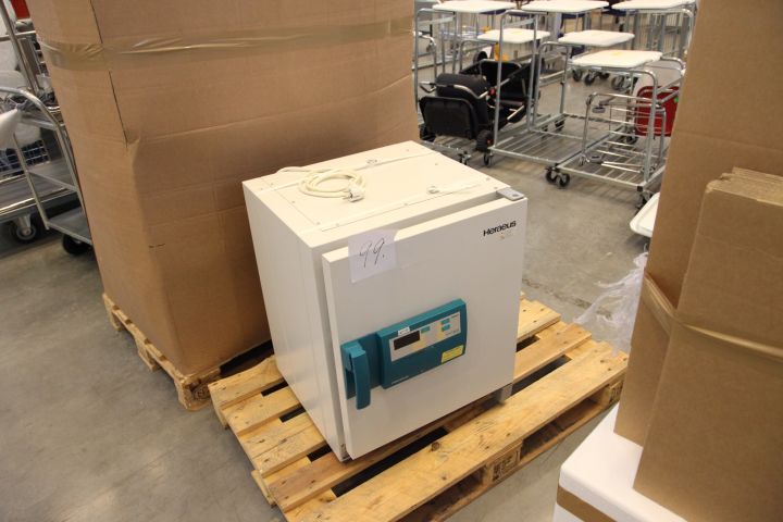 717027-1 Heraeus Function line heating cabinet