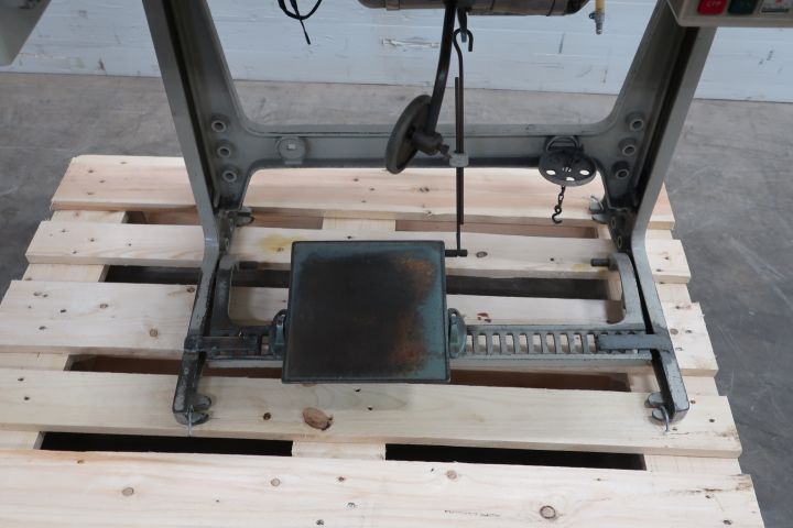 718005-2 Industrial sewing machine Dürkopp 591