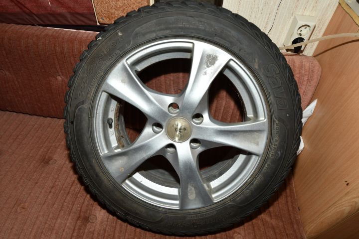 720507-1 2 sets of winter wheels