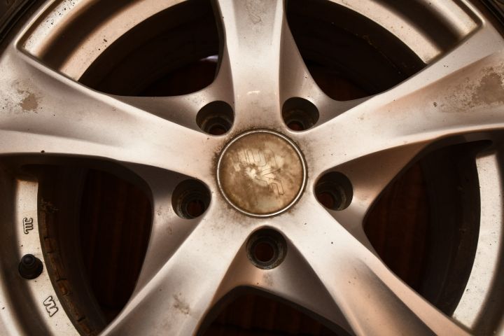 720507-3 2 sets of winter wheels