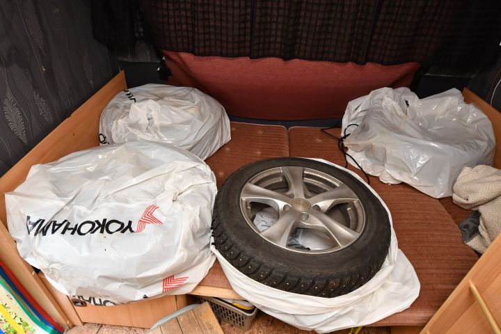 720507-5 2 sets of winter wheels
