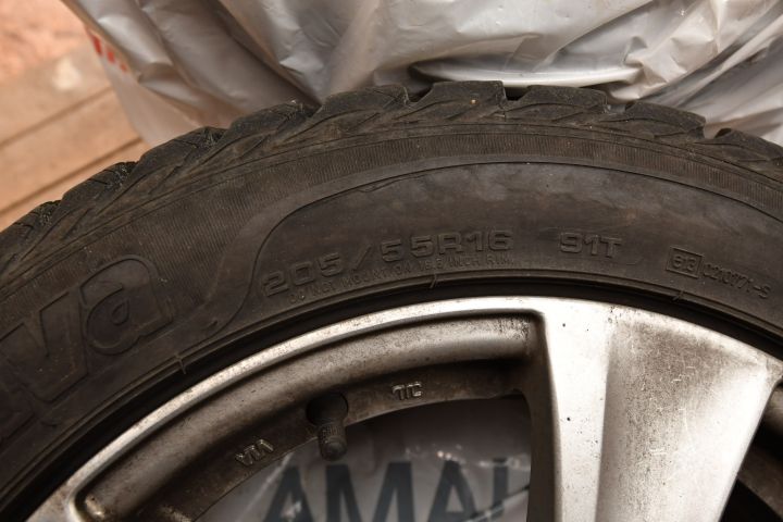 720507-9 2 sets of winter wheels