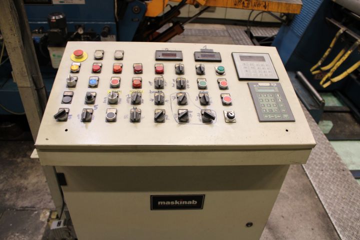 646023-24 Pressline Mossini 800 ton -95