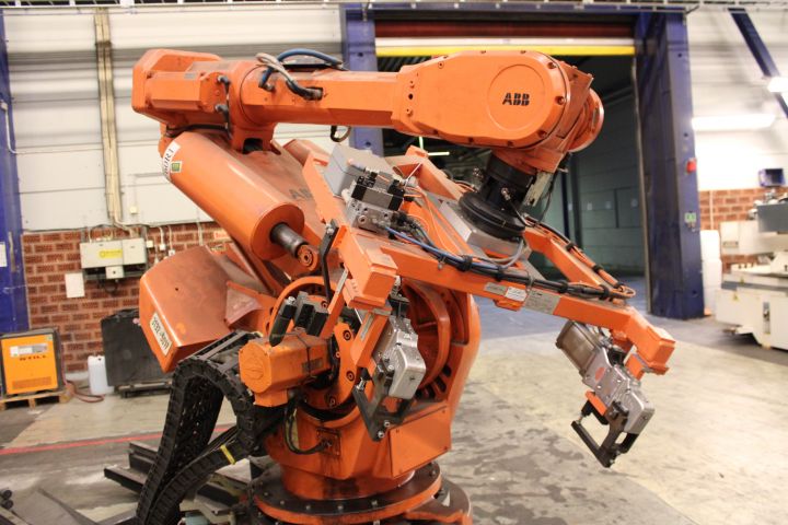 646030-6 Industrial robot ABB IRB 6400 2.4 / 150 incl 5 meter track