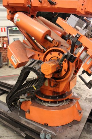 646030-11 Industrial robot ABB IRB 6400 2.4 / 150 incl 5 meter track