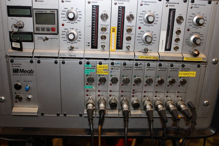 646099-6 Pressline Mossini 400 ton -98