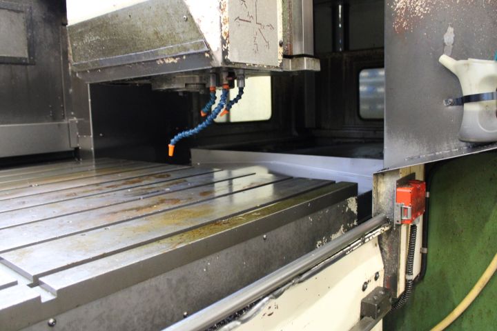 715751-8 CNC milling machine Kao Ming KMC-2000SD -95