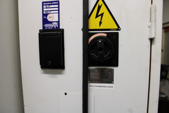 715752-7 CNC milling machine Johnford UMC-1050 -00