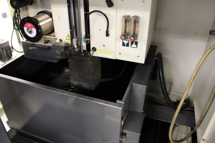 715753-4 Wire EDM machine 5-axis Fanuc Robocut A-1C -98