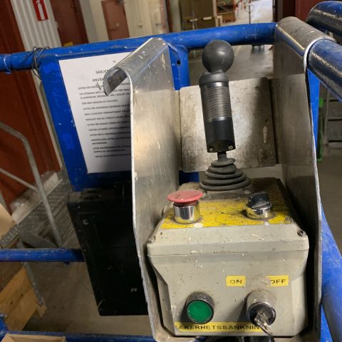 720735-9 Scissor lift Upright Lipac x26 scissor lift 1821.7 hours