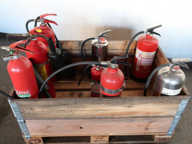 447782-1 8 fire extinguishers.