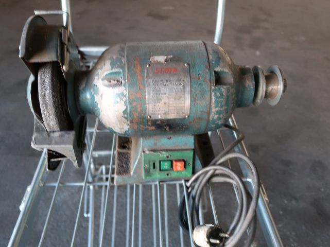 447787-1 Sharp bench grinder