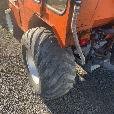 701626-8 Compact tractor Holder P30C-460 -1984 with hydraulic folding plow