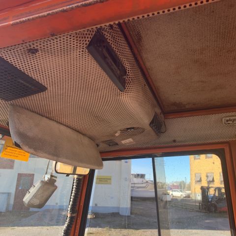 701626-24 Compact tractor Holder P30C-460 -1984 with hydraulic folding plow