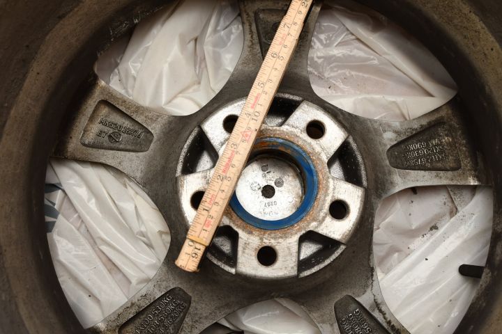 720507-11 2 sets of winter wheels