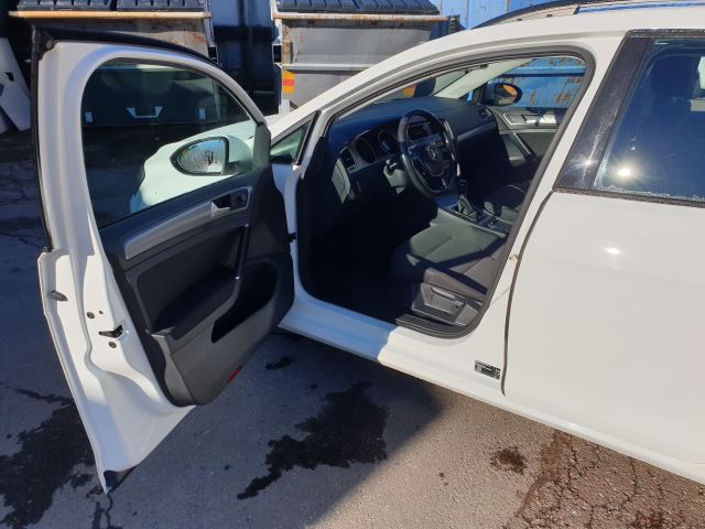 721628-20 Golf Variant 1.4 TGI BlueMotion Gasoline / Methane (JDM267)