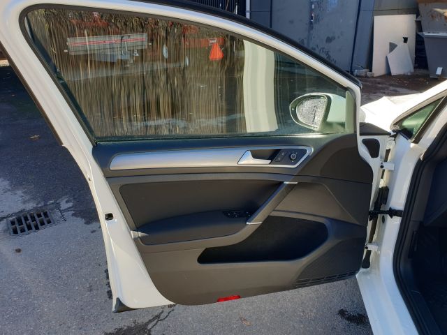 721628-21 Golf Variant 1.4 TGI BlueMotion Gasoline / Methane (JDM267)