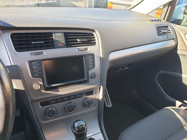 721628-24 Golf Variant 1.4 TGI BlueMotion Gasoline / Methane (JDM267)