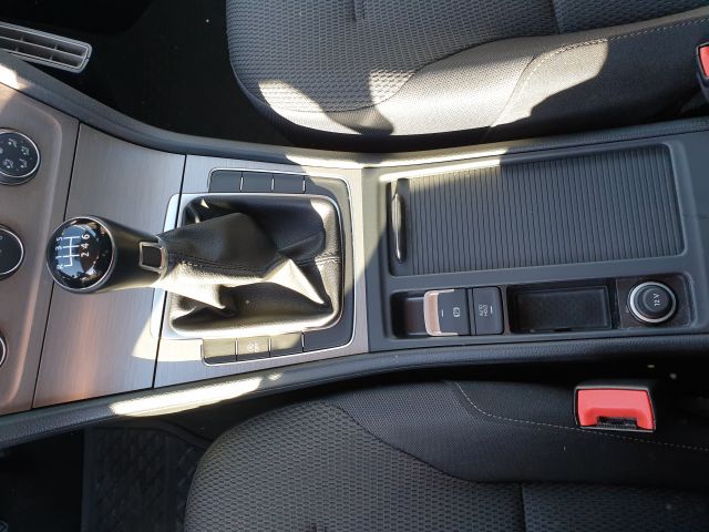 721628-25 Golf Variant 1.4 TGI BlueMotion Gasoline / Methane (JDM267)