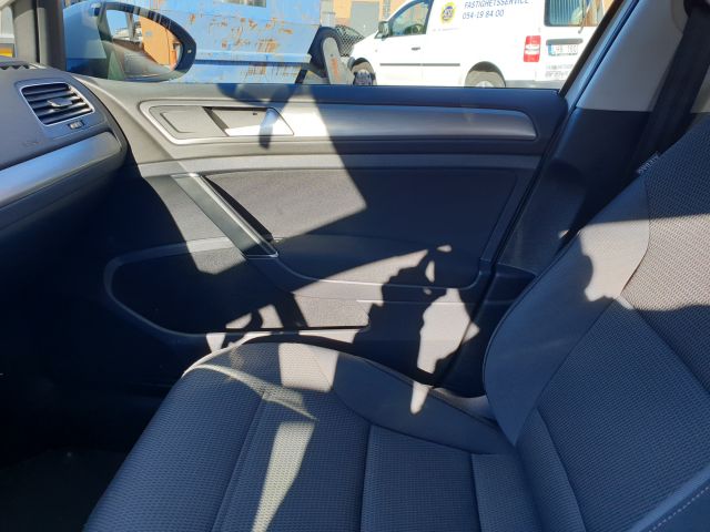 721628-26 Golf Variant 1.4 TGI BlueMotion Gasoline / Methane (JDM267)