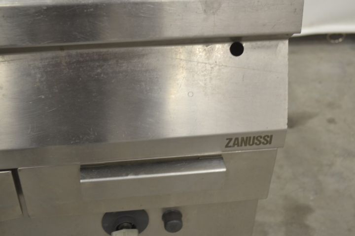 705678-4 Gas grill "Zanussi"