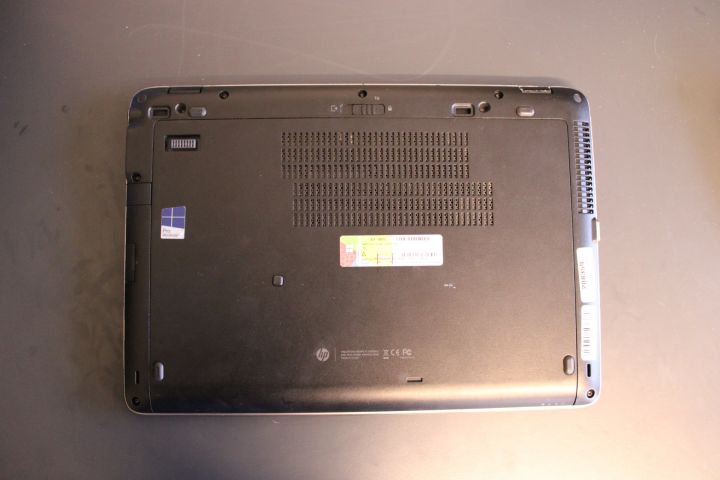 718169-9 HP EliteBook 840 G1 Touchscreen + Power Cable and Docking Station