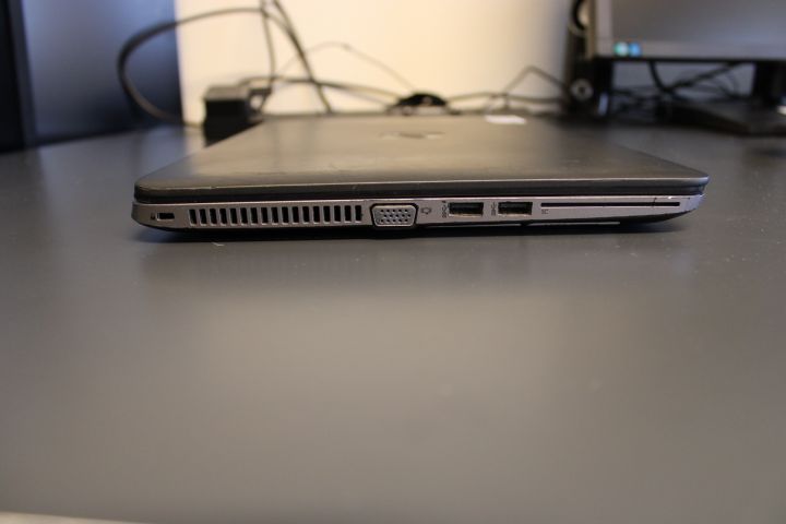 718169-8 HP EliteBook 840 G1 Touchscreen + Power Cable and Docking Station
