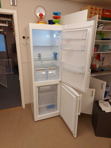 717303-2 Kyl & Frys Electrolux CBZF340 ( 332L )