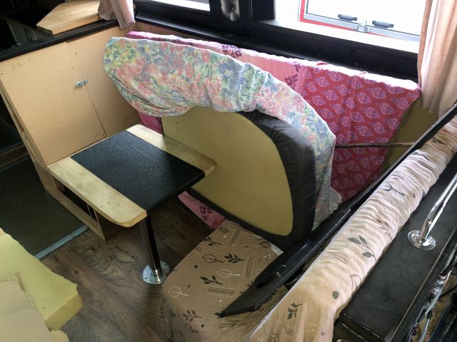 722378-24 Husbuss - Volvo B85 -81