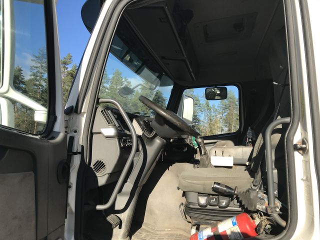 723759-30 Volvo FM 12 6x2 hook lift truck Joab cameleont 2005 (WCK 08Y)