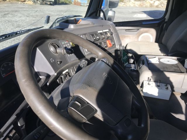 723759-32 Volvo FM 12 6x2 hook lift truck Joab cameleont 2005 (WCK 08Y)