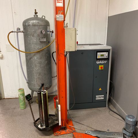 718197-1 Screw compressor Atlas Copco GA5FF - 2000 with pressure tank 250L