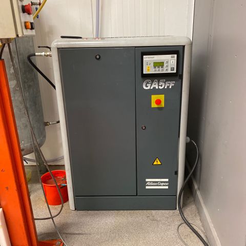 718197-2 Screw compressor Atlas Copco GA5FF - 2000 with pressure tank 250L