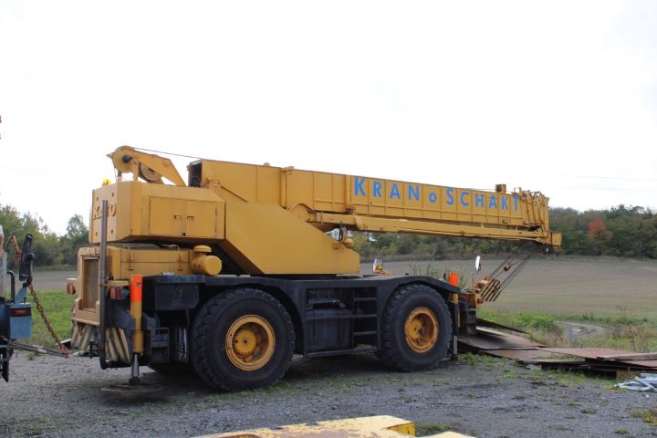 725433-3 Rough terrain  crane 25 Ton Kato KR25HL -83
