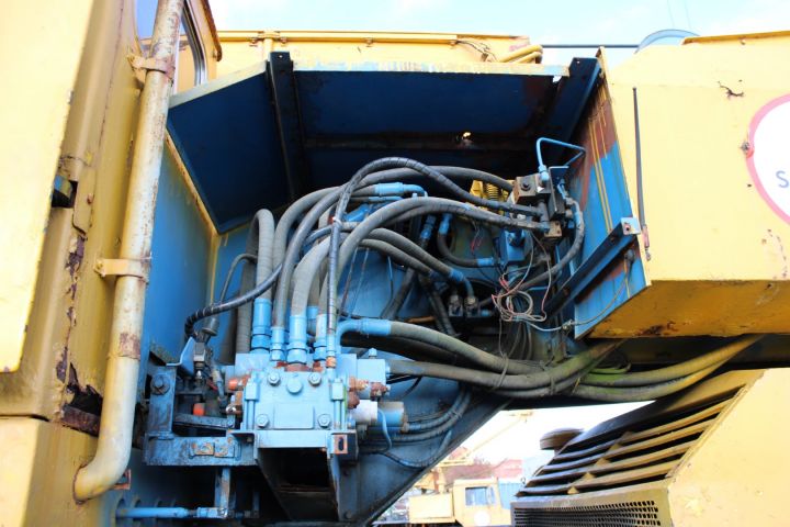 725433-5 Rough terrain  crane 25 Ton Kato KR25HL -83