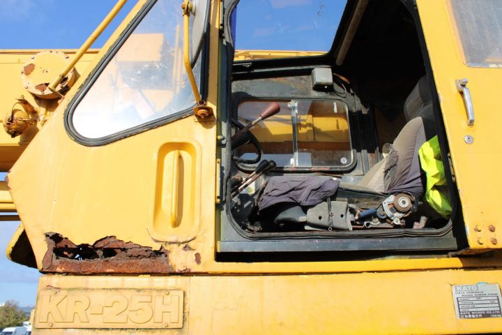 725433-17 Rough terrain  crane 25 Ton Kato KR25HL -83