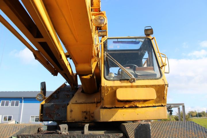 725433-22 Rough terrain  crane 25 Ton Kato KR25HL -83