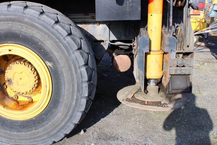 725433-23 Rough terrain  crane 25 Ton Kato KR25HL -83