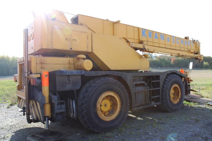725433-25 Rough terrain  crane 25 Ton Kato KR25HL -83