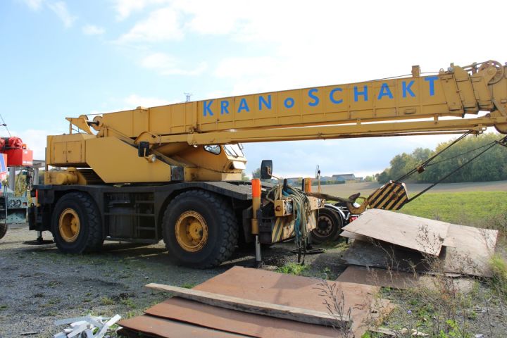 725433-37 Rough terrain  crane 25 Ton Kato KR25HL -83