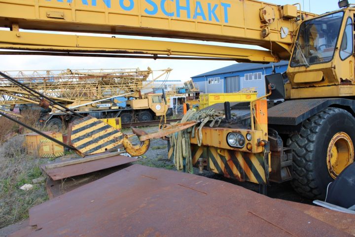 725433-45 Rough terrain  crane 25 Ton Kato KR25HL -83