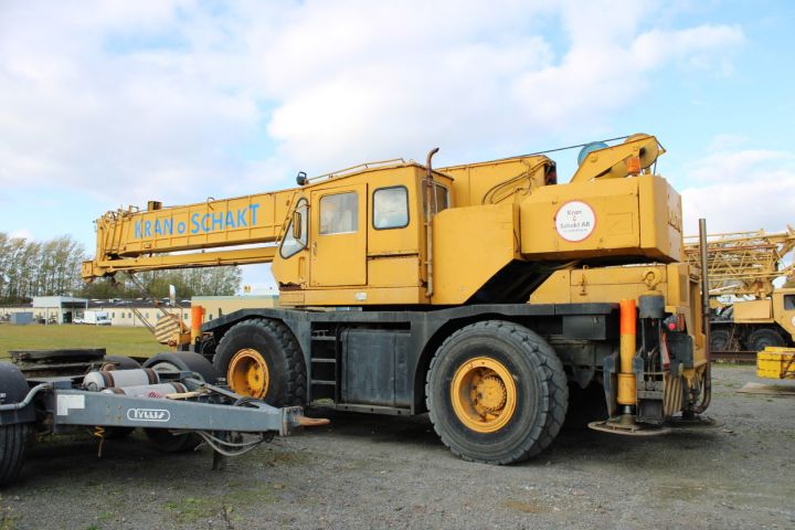 725433-1 Rough terrain  crane 25 Ton Kato KR25HL -83