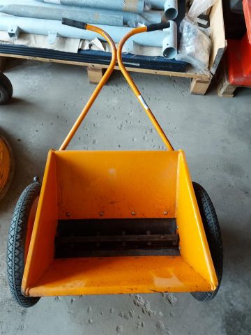 717438-2 Manual Gravel / Sand Spreader
