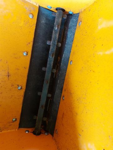 717438-3 Manual Gravel / Sand Spreader