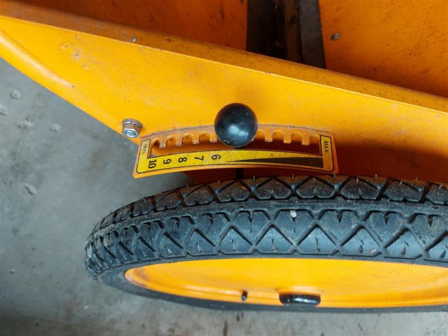 717438-5 Manual Gravel / Sand Spreader