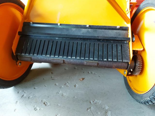717438-7 Manual Gravel / Sand Spreader