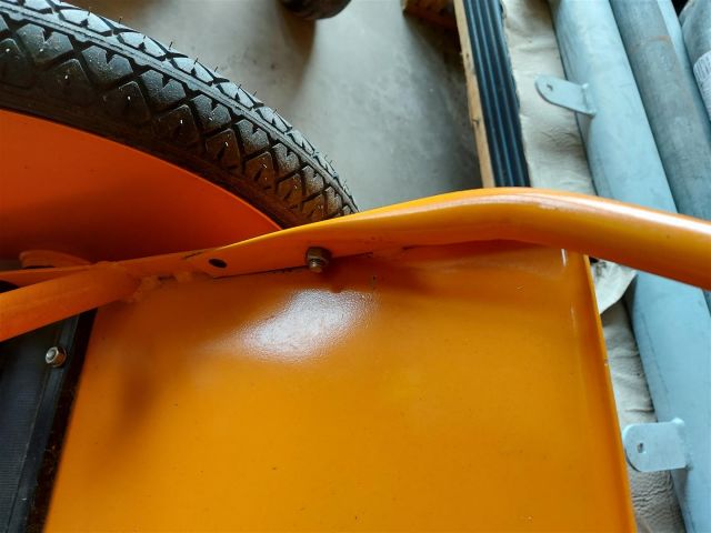 717438-8 Manual Gravel / Sand Spreader