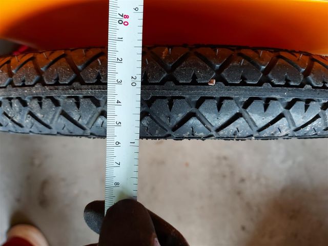 717438-10 Manual Gravel / Sand Spreader